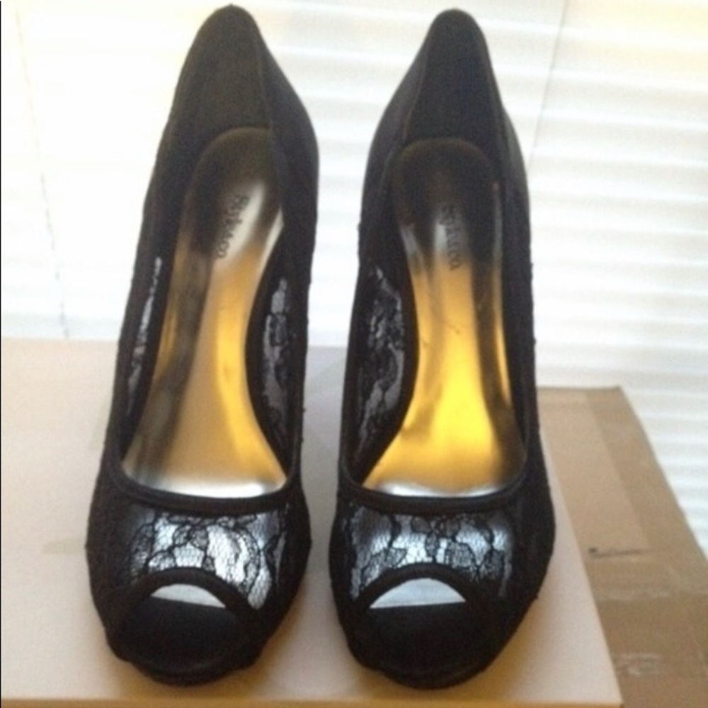 Elegant black lace heels